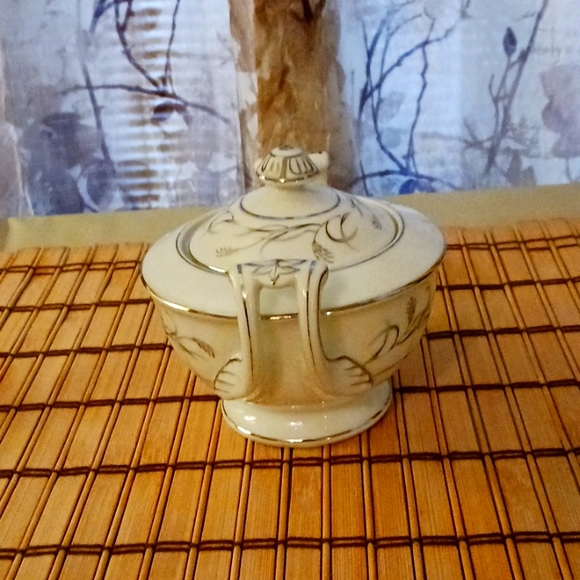 Vintage China - Platinum Garland Sugar Bowl & Lid manufactured by Harmony House - Picture 2 of 16